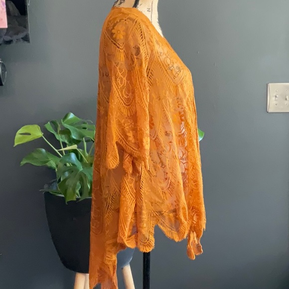High-low open front lace kimono shawl - Picture 2 of 5